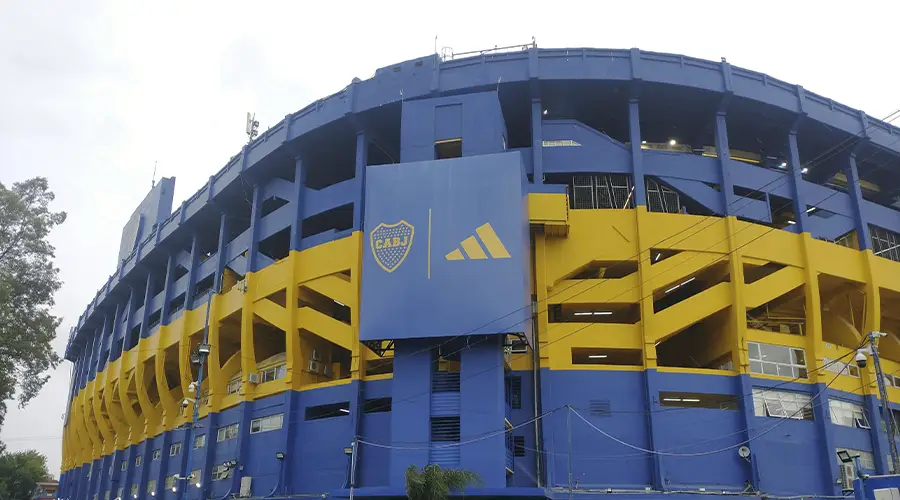 9 Cups Epic Strike, la tragamonedas oficial del Boca Juniors con Betsson, tiene una experiencia inmersiva con La Bombonera.