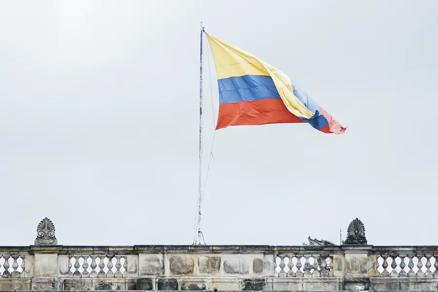 Colombia refuerza el control de apuestas online ilegales.
